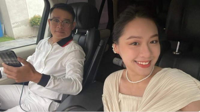 Sau màn cầu hôn gây bão, MC VTV và "ông chú" triệu đô hơn 16 tuổi về chung một nhà không lâu sau đó. Chia sẻ trong vlog đăng tải trên kênh Youtube của mình hồi tháng 4, Hà My tiết lộ do tình hình dịch bệnh nên vợ chồng cô chưa có kế hoạch cho đám cưới. Tuy vậy, hôn lễ trong tương lai sẽ diễn ra giản dị và ấm cúng.