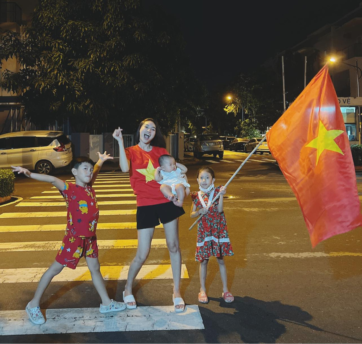 Dù rất yêu trẻ con nhưng có lẽ sau lần chinh phục trái tim của quý tử nhà Hà Hồ bất thành, Lan Ngọc chắc không còn dám khoe giọng hát mà cô từng thừa nhận là "dở" của mình trước mặt trẻ con.