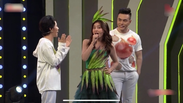 Mỗi lần mỹ nhân sinh năm 1990 cất giọng hát là đồng nghiệp được phen cười "té ghế".