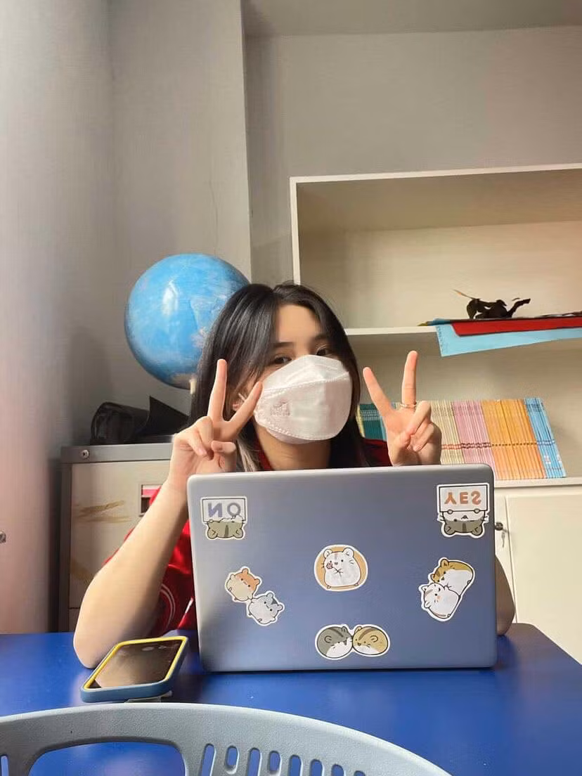 Bẵng đi một thời gian, chị Bông bé xíu ngày nào giờ lớn bổng xinh đẹp, ra dáng thiếu nữ ở tuổi 15.