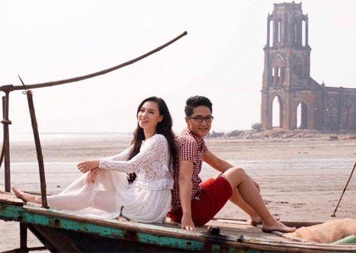 Cách đây 7 năm khi là một cặp trong phim "Hôn nhân trong ngõ hẹp", MC Minh Hà đã bị đồn phim giả tình thật với nam diễn viên Chí Nhân. (Ảnh: 2sao)