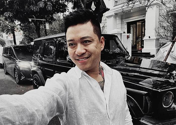 Nam ca sĩ sinh năm 1978 là một trong những ngôi sao giàu có của Vbiz. Anh sở hữu khối tài sản khủng với nhiều xe sang, bất động sản và đồ hiệu đáng giá.