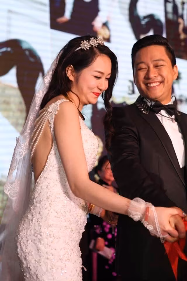 Hai người kết hôn năm 2014 và hiện đã có với nhau ba con chung, 2 trai, 1 gái.