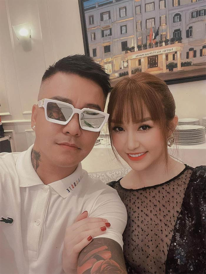 Từ khi kết hôn, Tuấn Hưng toàn tâm toàn ý cho gia đình, cùng vợ vun vén gia đình, chăm lo cho con cái.