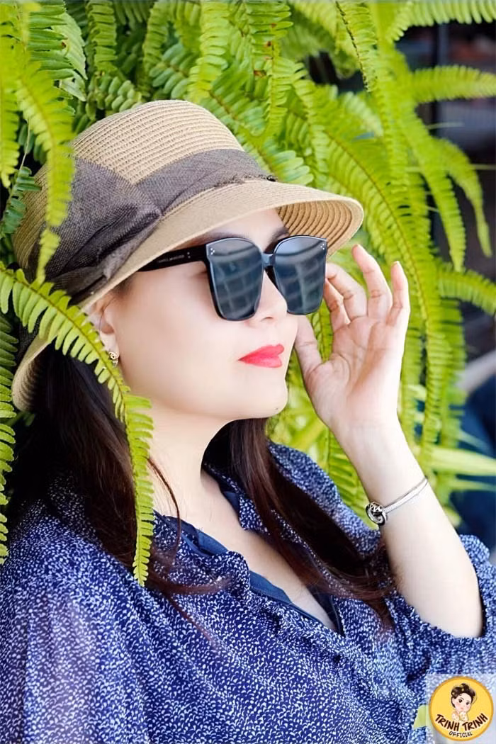 Trinh Trinh sở hữu làn da trắng bóc, khuôn mặt tròn xinh xắn.