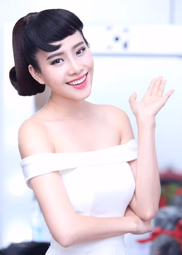 Không lâu sau đó Nam Em tham dự cuộc thi Hoa hậu Hoàn vũ Việt Nam 2015 và lọt top 10. (Ảnh: FBNV)