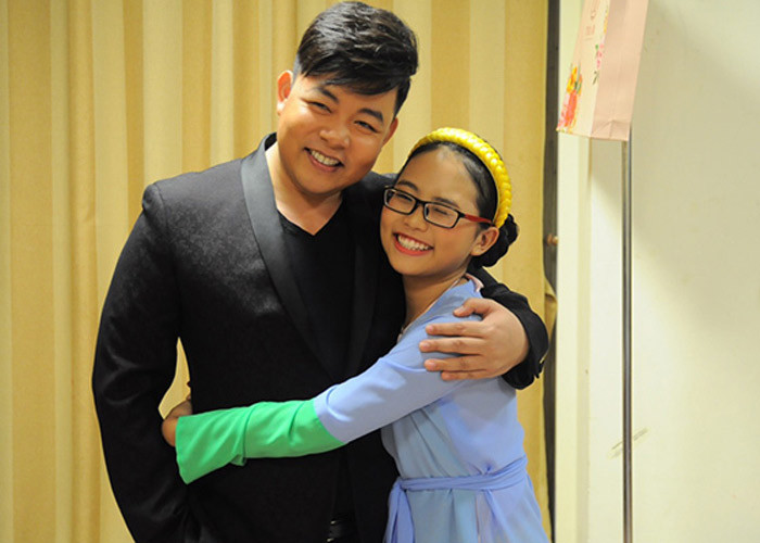 Sau khi được ca sĩ Quang Lê nhận làm con nuôi, Phương Mỹ Chi góp mặt trong nhiều chương trình ca nhạc lớn, ra các sản phẩm âm nhạc của riêng mình. (Ảnh: Vietnamnet)