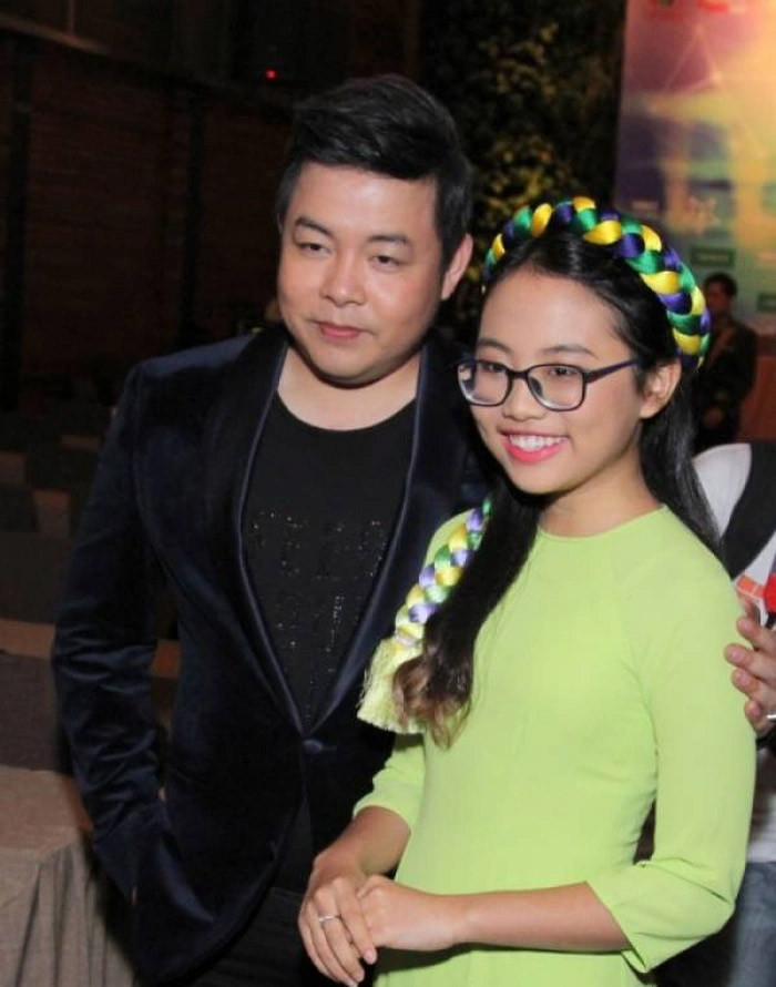 Theo ca sĩ Quang Lê, thù lao đi hát của con gái nuôi ở hải ngoại là 6.000 USD/đêm. Mỗi khi ra nước ngoài biểu diễn 3 show là Phương Mỹ Chi thu về 400 triệu đồng. (Ảnh: saostar.vn)