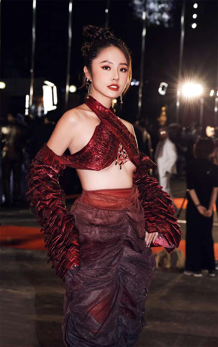 Thanh Vy chia sẻ, ngay từ khi còn là thiếu niên cô đã có mong muốn kiếm được nhiều tiền để giúp đỡ gia đình.