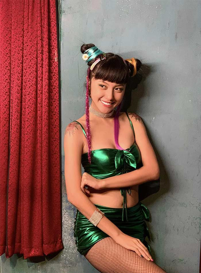 14 tuổi, sau khi giành chiến thắng trong cuộc thi Gương mặt tuổi hồng do báo Mực Tím tổ chức, Thanh Vy đã theo đuổi con đường người mẫu.