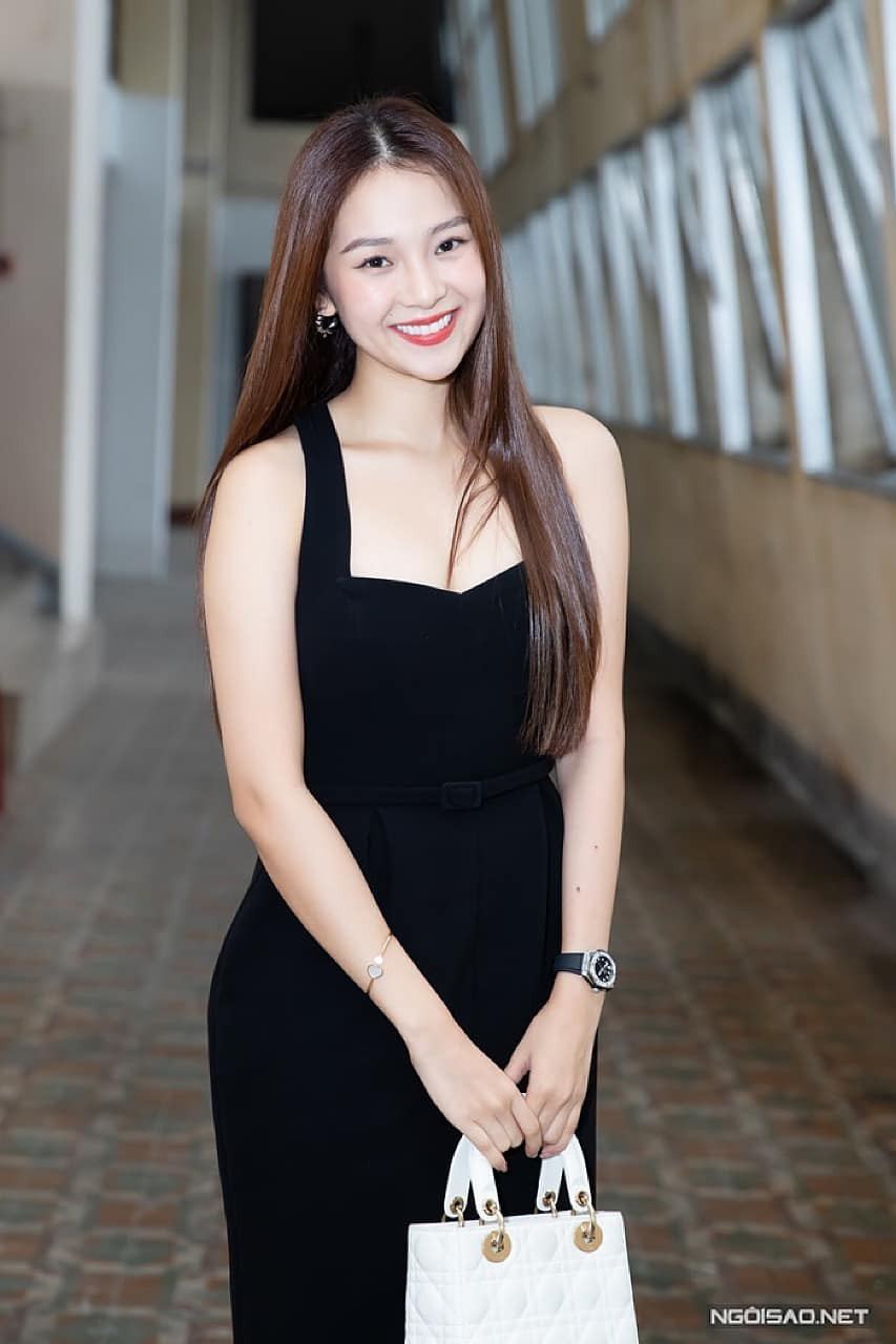 Diễn viên Lê Tam Triều Dâng sở hữu nước da trắng ngần, mái tóc dài thướt tha.