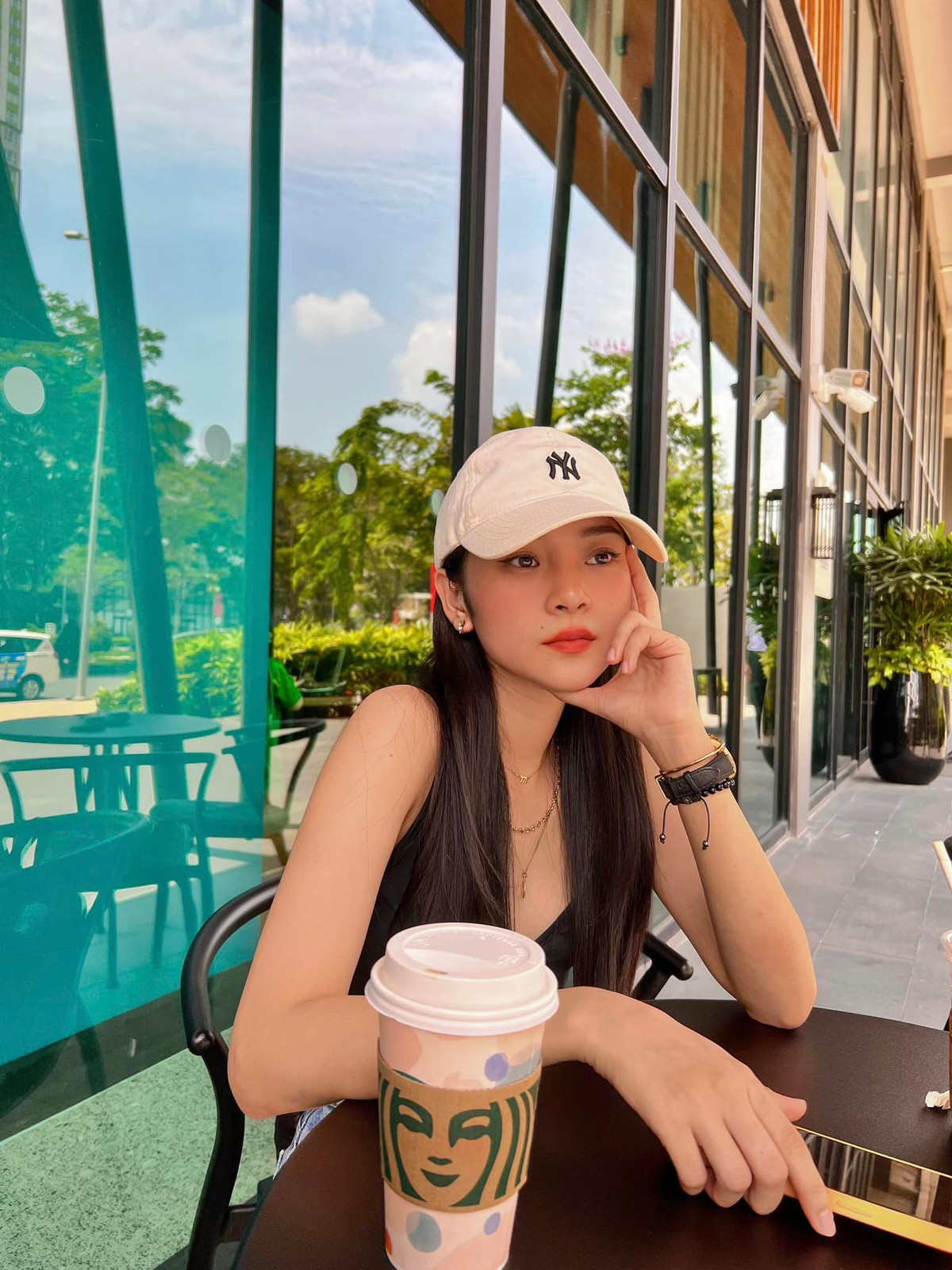 Khoảnh khắc ngọt ngào của Lê Tam Triều Dâng và con trai Hoài Linh khiến không chỉ Trường Giang mà fan của cả hai cũng tích cực "đẩy thuyền".