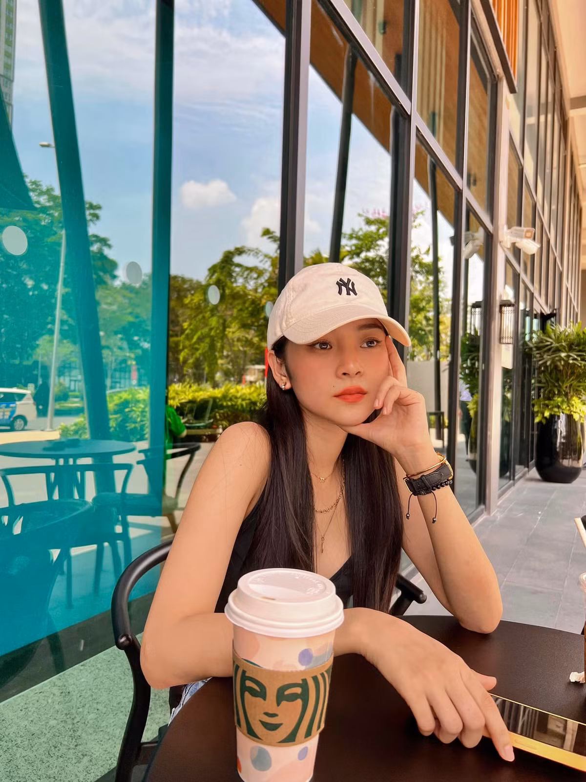 Khoảnh khắc ngọt ngào của Lê Tam Triều Dâng và con trai Hoài Linh khiến không chỉ Trường Giang mà fan của cả hai cũng tích cực "đẩy thuyền".