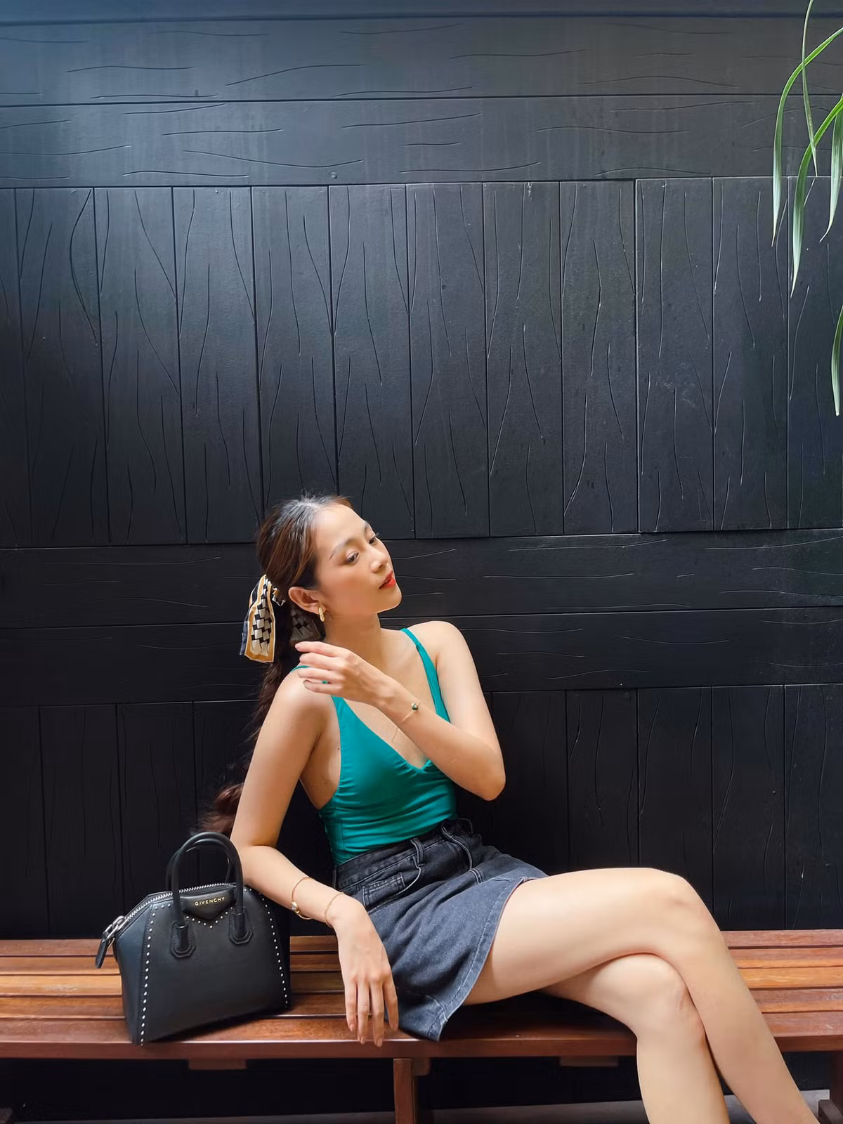 Người đẹp quê gốc Tây Ninh không hổ danh là hot girl khi sở hữu thân hình đẹp "đốt cháy" mọi ánh nhìn.