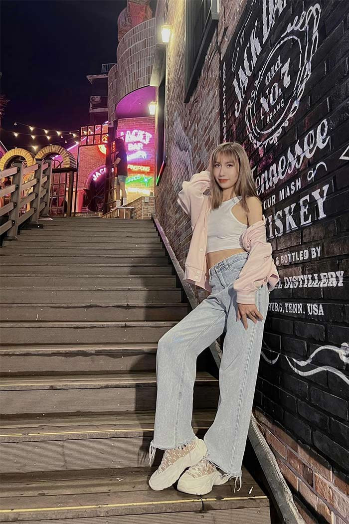 Lynk Lee dạo phố khi sang Hàn Quốc phẫu thuật thanh quản.