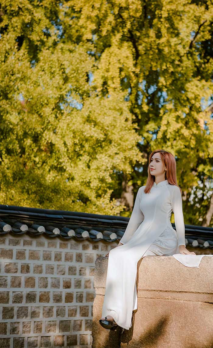 Ngoài việc dao kéo để có ngoại hình như mong muốn, nữ ca sĩ sinh năm 1988 còn từng thực hiện ca phẫu thuật yết hầu ở Thái Lan vào tháng 9/2021. Tháng 7 năm nay cô phẫu thuật thanh quản ở Hàn Quốc.