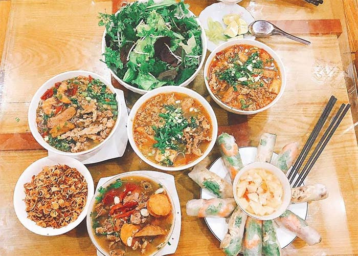 Không chỉ khi chồng đổ bệnh Ngọc Hà mới chăm Công Lý kỹ như vậy mà trước đây khi mới về chung một nhà, cô đã nổi tiếng là người chịu khó nấu nướng cho chồng ăn.