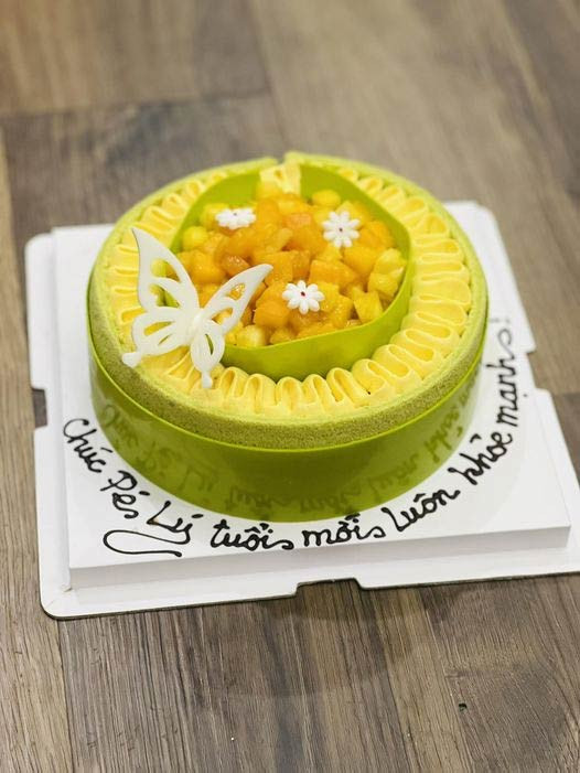 Từ ngày ốm, Công Lý còn được vợ âu yếm gọi là "em bé": "Hôm qua đặt cái bánh để thổi nến cùng em bé Nguyễn Công Lý. Nhưng không kịp thổi và chụp bức ảnh cùng vì em bé nhận được nhiều bánh và hoa rùi...", Ngọc Hà viết nhân ngày sinh nhật chồng.