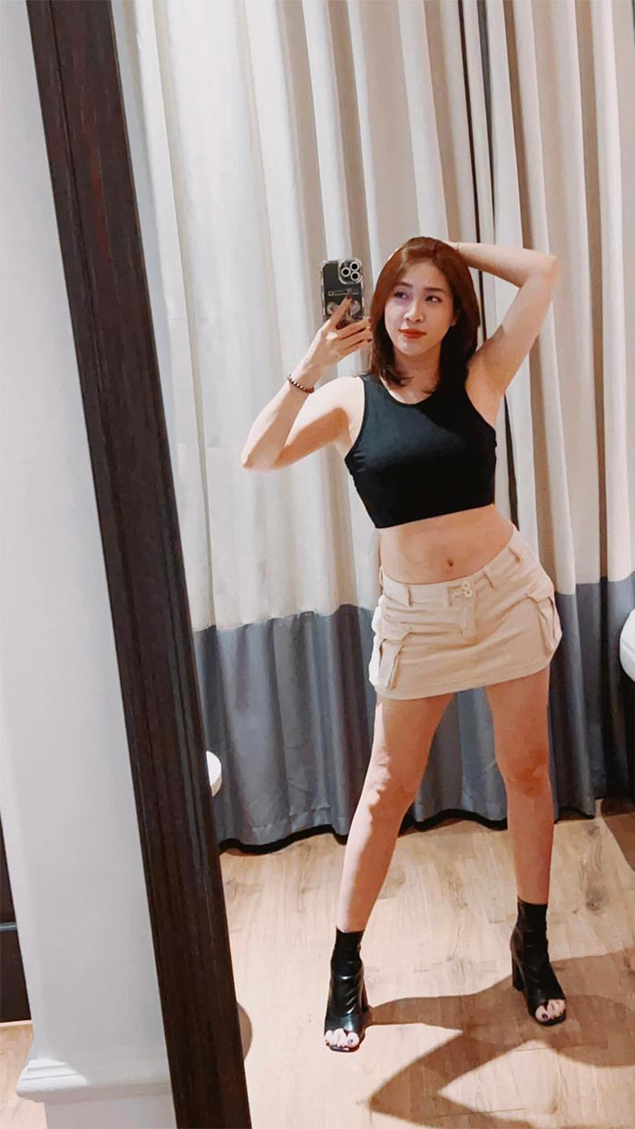 Theo chia sẻ của Pha Lê, sau khi sinh con, vòng 1 của cô không săn chắc, mỡ bụng dưới lại nhiều khiến cơ thể của cô không còn quyến rũ.