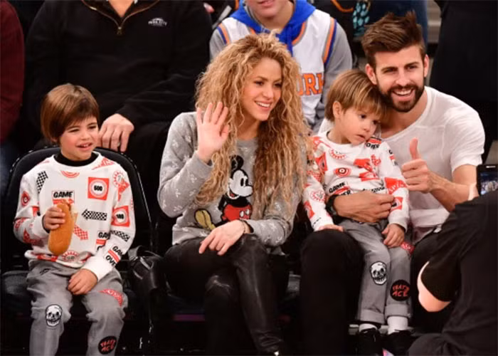 Cặp sao ca nhạc - bóng đá có hai con trai chung là Milan, 9 tuổi và Sasha, 7 tuổi. (Ảnh: FBNV)