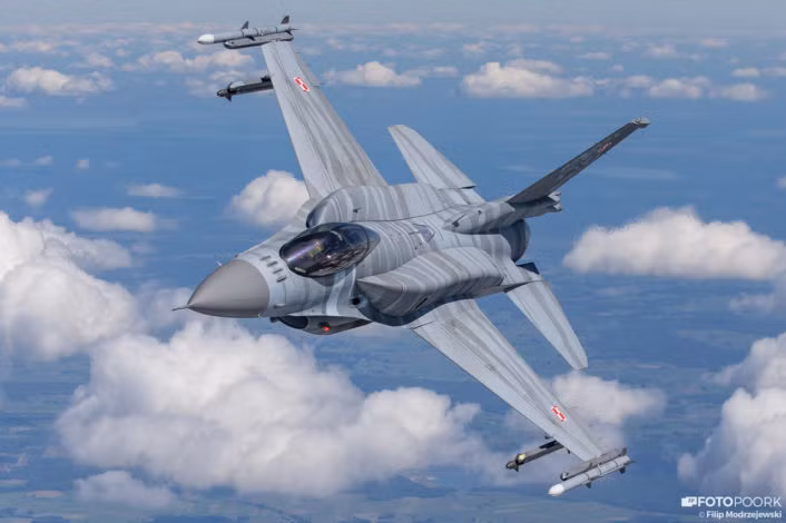Những chiếc F-16 của Ba Lan cũng được Mỹ cung cấp hầu hết các loại vũ khí tên lửa, bom hiện đại nhất.
