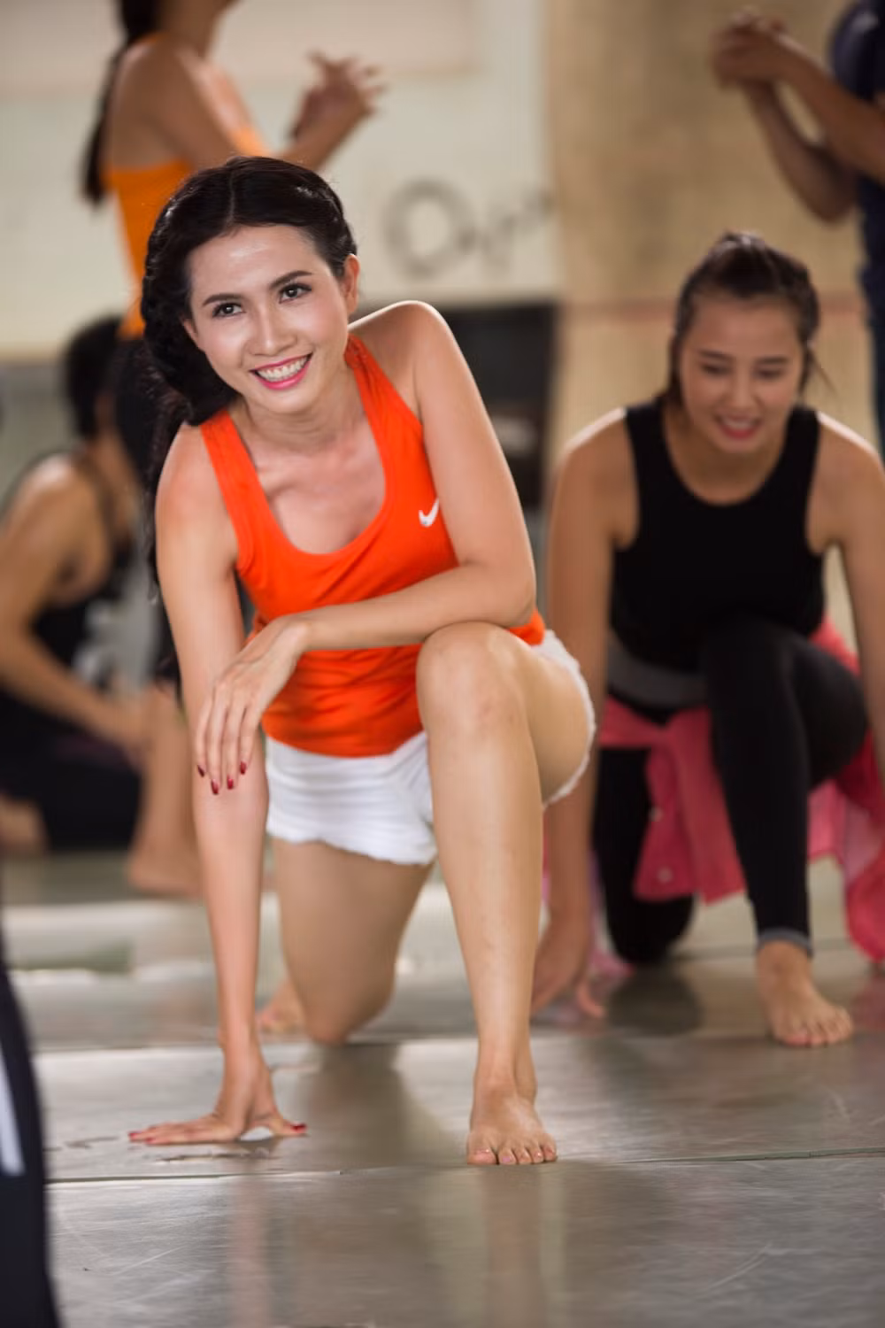 Người đẹp nổi bật với vóc dáng mảnh mai nhưng không kém phần quyến rũ trên sàn tập.