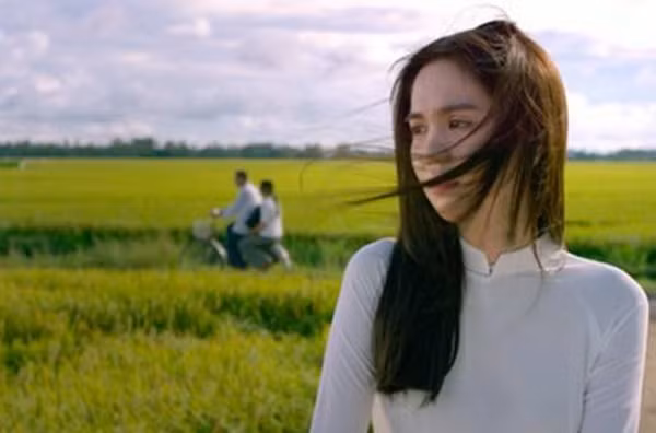 Vong eo 56 Ngoc Trinh cang thanh minh cang dai-Hinh-2