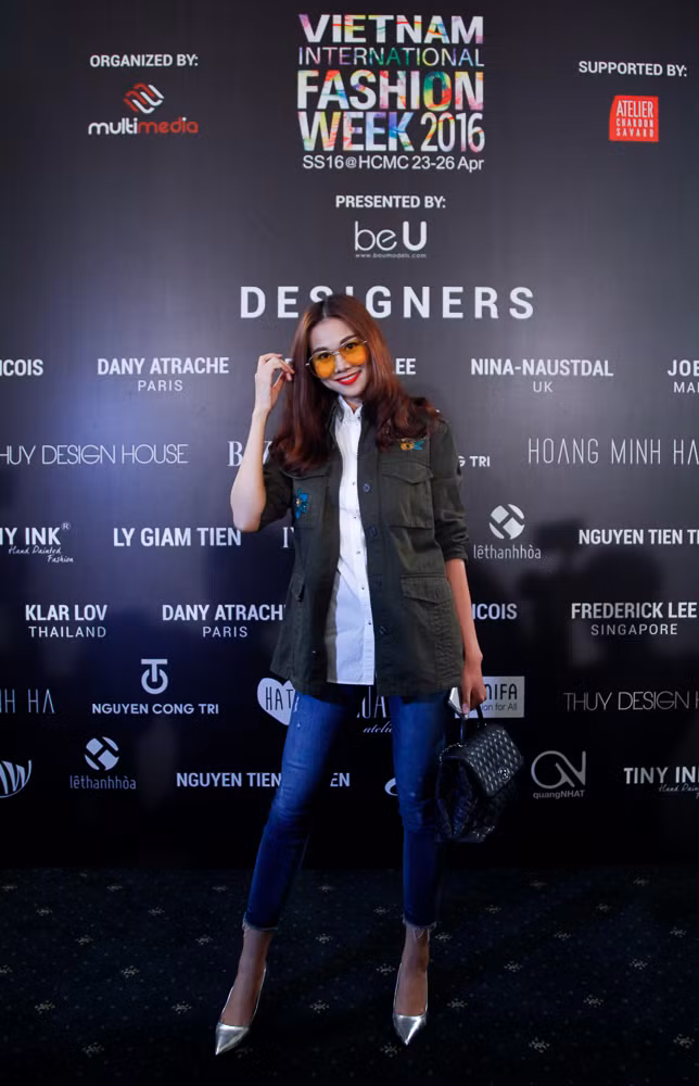 Thanh Hằng tiếp tục đồng hành với nhiều nhà thiết kế tài năng và giữ vị trí vedette trong nhiều bộ sưu tập tại sự kiện này.