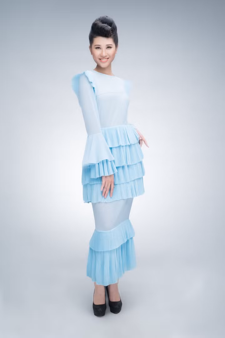 Thí sinh Hoa khôi áo dài Phạm Anh Thư vừa tròn 18 tuổi và đang là sinh viên Học viện âm nhạc Hà Nội.