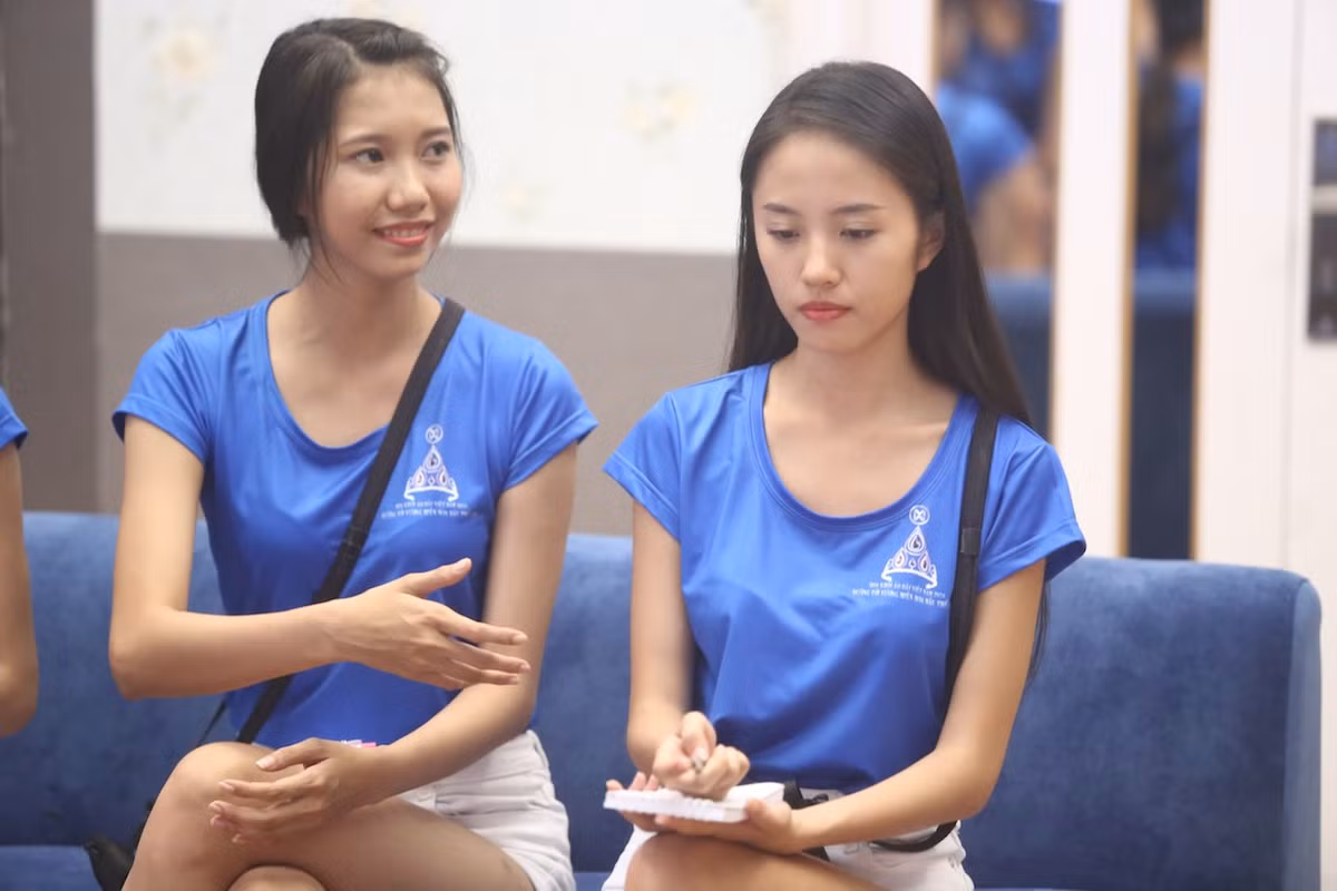 Khác với Quỳnh Châu, sự nóng nảy, chưa hòa đồng và thiếu lễ phép là điểm trừ khá lớn của Phương Thanh Vy.