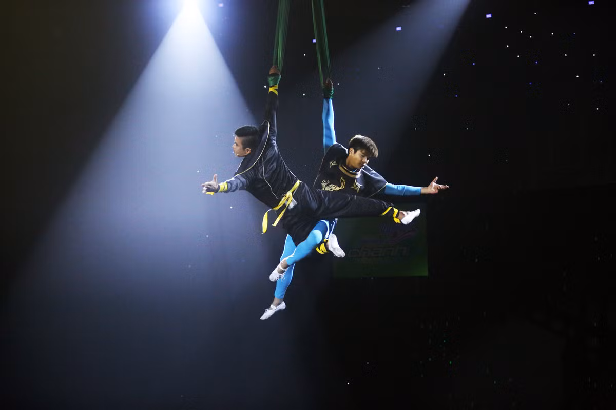 Chet lang voi thi sinh Cuoi xuyen Viet bi dien giat-Hinh-4