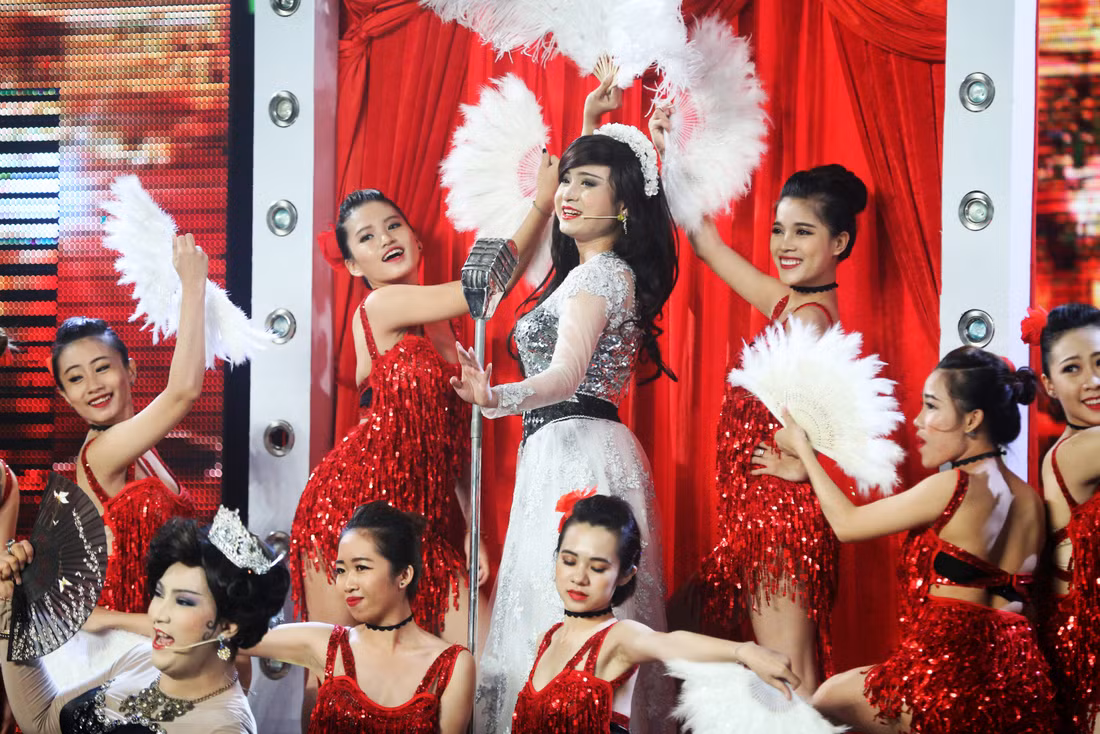 Chet lang voi thi sinh Cuoi xuyen Viet bi dien giat-Hinh-7