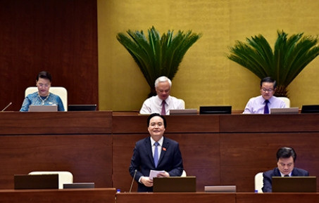 Dai bieu moi Bo truong di xem … truong “chuan gia” gan nha Quoc hoi