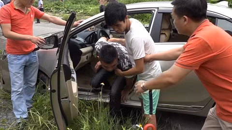 Buổi thực nghiệm hiện trường vụ giết tài xế, cướp taxi ở Thanh Hà, Hải Dương. Ảnh: Công an tỉnh Hải Dương.