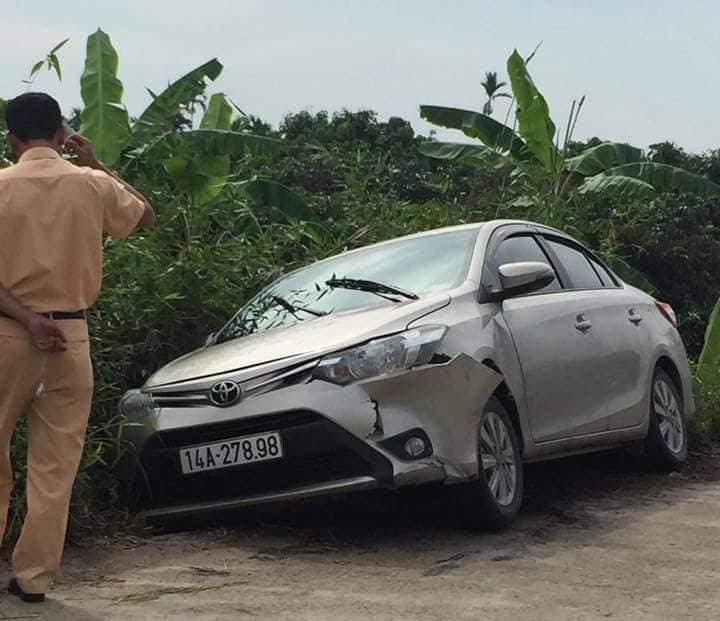 Hiện trường nơi phát hiện chiếc xe ô tô bị cướp.