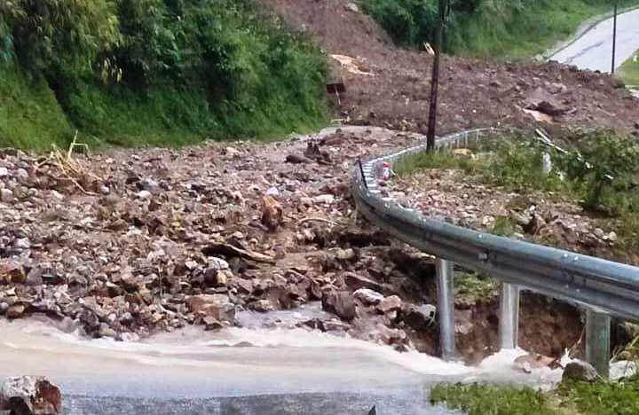 Mua lu khung khiep o Tay Bac: 5 nguoi chet, 62 ngoi nha bi thiet hai hoan toan