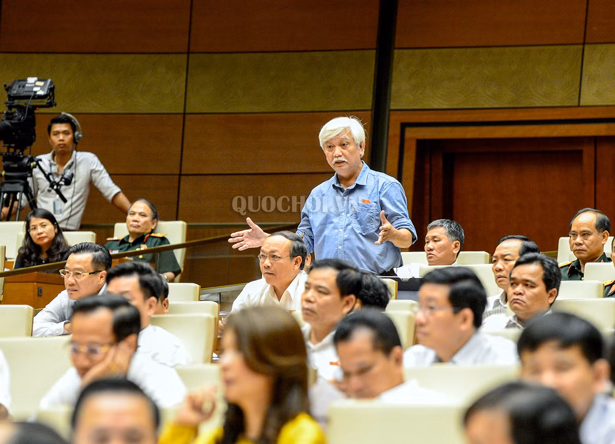 Đại biểu Dương Trung Quốc cho rằng thời gian qua ngành đường sắt đã bị "bỏ rơi". Ảnh: Quochoi.vn