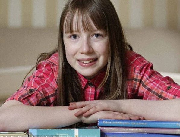 Thần đồng Victoria Cowie có chỉ số IQ là 162 và mơ ước trở thành bác sĩ thú y. Thêm nữa, Victoria thích giải các câu đố, nghiên cứu khoa học.