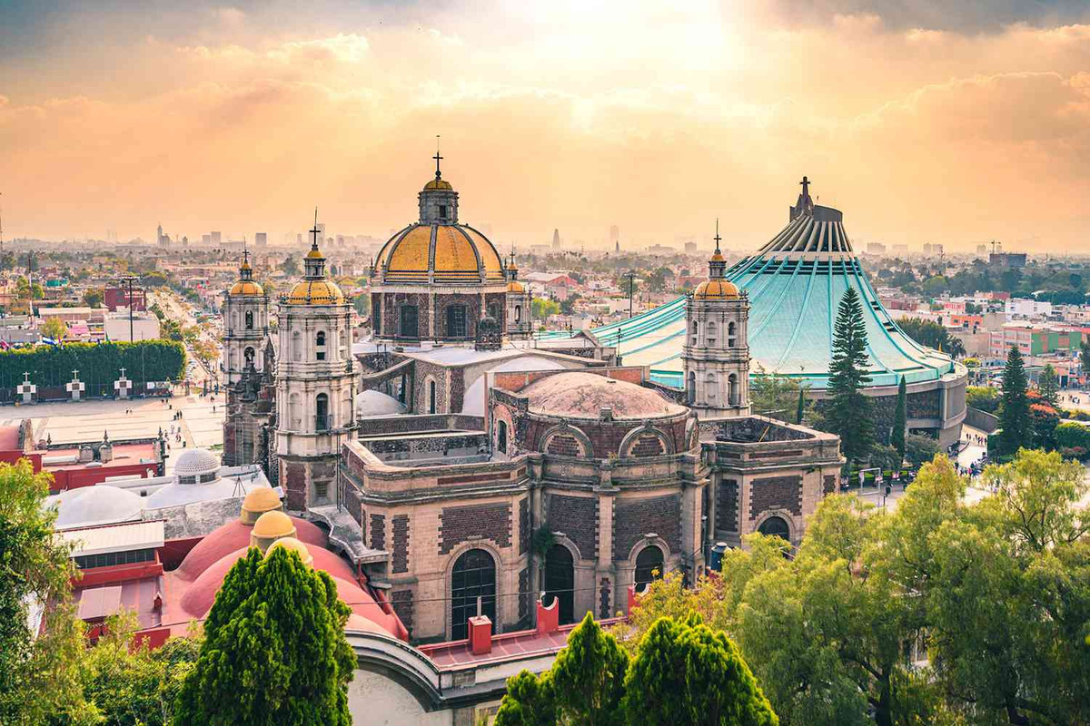 Mexico City của Mexico cũng có nguy cơ biến mất trước năm 2100. Là nơi sinh sống của khoảng 20 triệu người, các chuyên gia phát hiện lớp trầm tích dưới lòng hồ khô khiến nền đất của thành phố này ngày càng yếu.