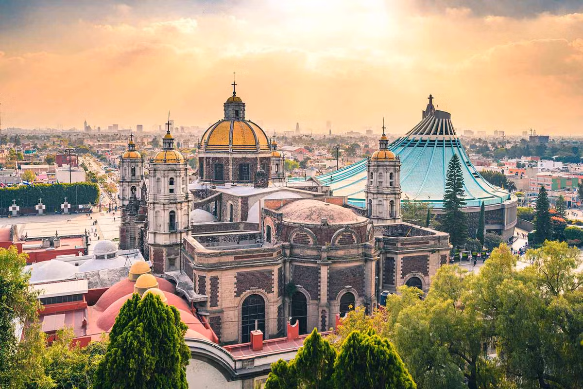 Mexico City của Mexico cũng có nguy cơ biến mất trước năm 2100. Là nơi sinh sống của khoảng 20 triệu người, các chuyên gia phát hiện lớp trầm tích dưới lòng hồ khô khiến nền đất của thành phố này ngày càng yếu.