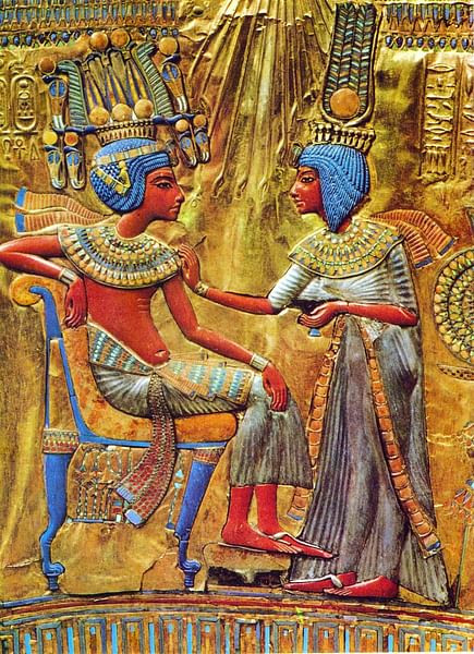 Vào ngày diễn ra buổi lễ, pharaoh Ai Cập sẽ thực hiện các nghi lễ truyền thống. Trong số này có việc nhà vua sẽ cởi bỏ trang phục trên người và bước xuống dòng sông Nile.