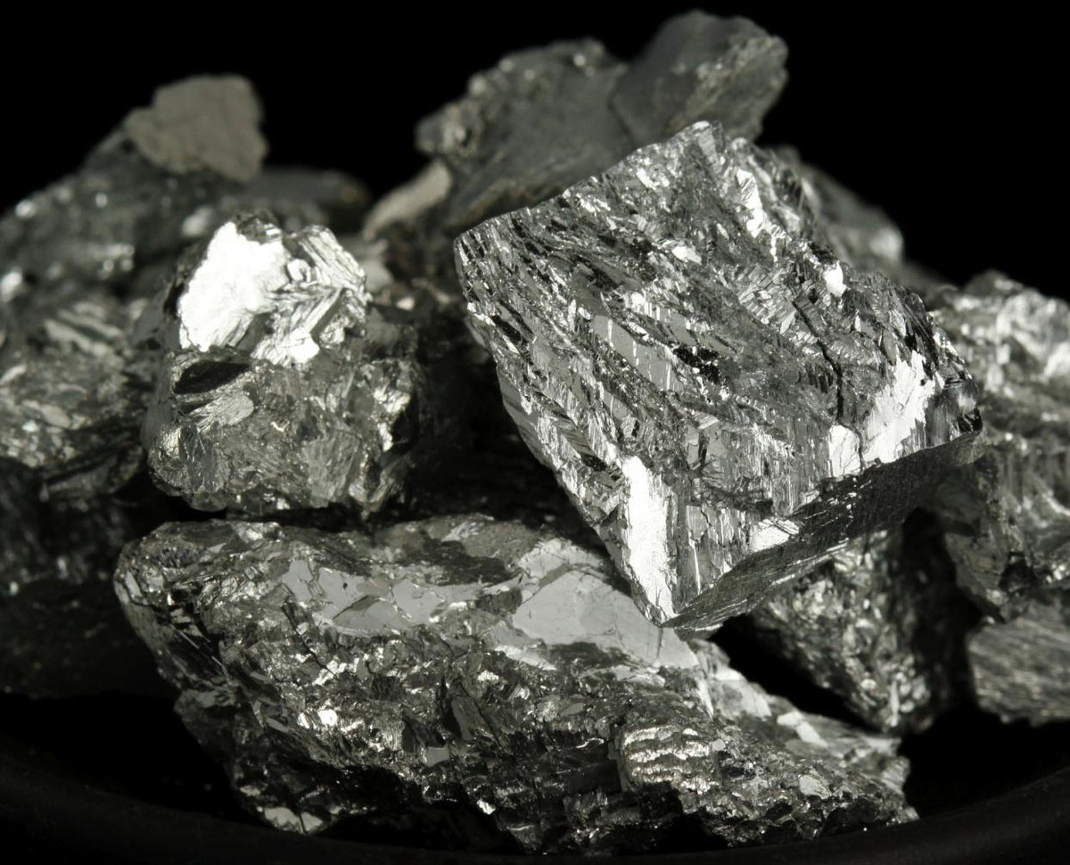 Với mức giá này, rhodium đắt gấp 17 lần vàng, gấp 12 lần palađi và gấp 25 lần bạch kim.