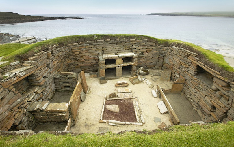 Đến nay, giới nghiên cứu vẫn chưa thể lý giải khu định cư Skara Brae được người xưa tạo ra bằng cách nào hay vì sao họ lại bỏ hoang sau một thời gian sinh sống.