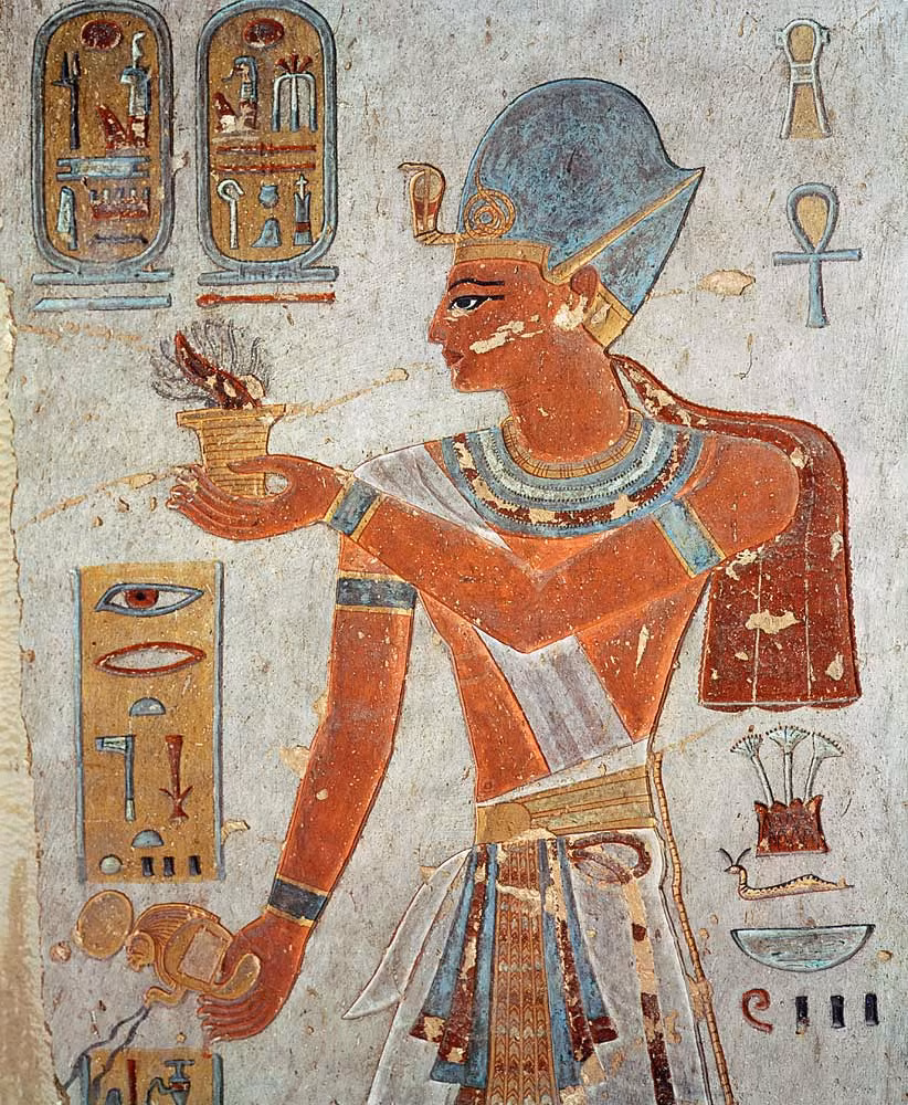 Khi thủ đô Cairo phát triển, đá và tượng tại địa điểm khảo cổ này bị cướp phá và mang đi đến những nơi khác làm vật liệu xây dựng.