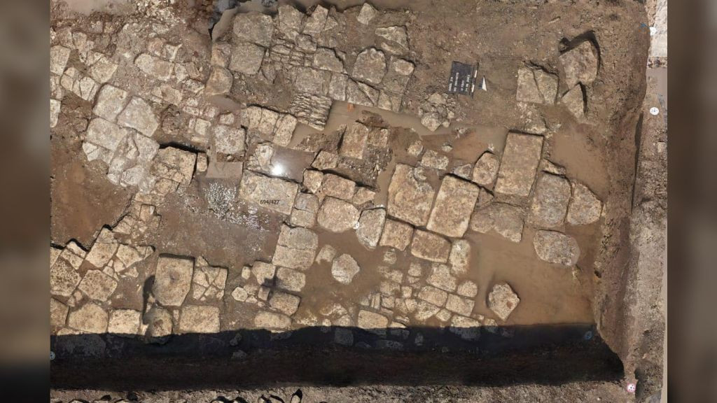 Trước đó, các nhà khảo cổ đã tìm thấy một số ngôi đền mặt trời ở Ai Cập. Những đền thờ này thờ thần Ra - thần Mặt trời của người Ai Cập cổ đại.