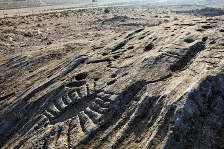 Nhiều chuyên gia cho rằng, những bức tranh khắc đá có thể được con người tạo ra từ thời kỳ đồ đá mới hoặc muộn hơn. Dù gặp nhiều khó khăn nhưng các nhà khoa học hy vọng sẽ sớm giải mã những bí ẩn về Al Jassasiya.