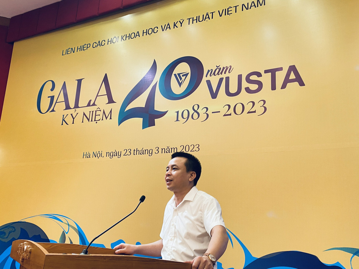 Gala van nghe Chao mung Ky niem 40 nam thanh lap Lien hiep Hoi Viet Nam-Hinh-2