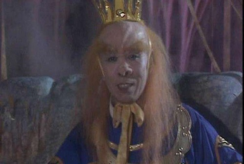 Yêu quái đó chính là Hoàng Mi Lão Phật hay Hoàng Mi Lão Quái. Y có đạo hạnh tu hành cao, muốn thay thế Đường Tăng đi thỉnh kinh để tu thành chính quả, trường sinh bất lão.