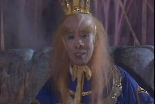 Yêu quái đó chính là Hoàng Mi Lão Phật hay Hoàng Mi Lão Quái. Y có đạo hạnh tu hành cao, muốn thay thế Đường Tăng đi thỉnh kinh để tu thành chính quả, trường sinh bất lão.