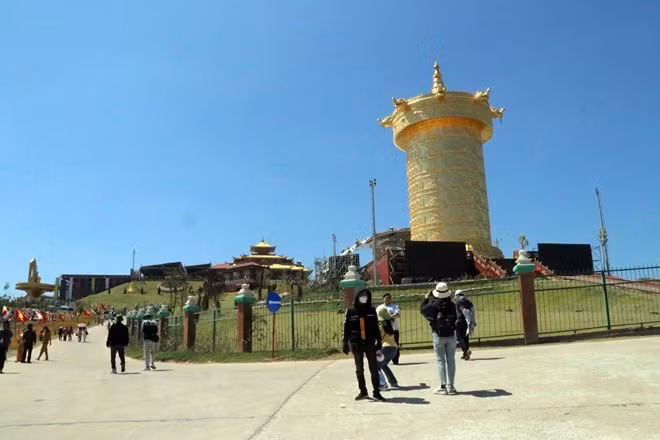 Chi tiet giup Dai bao thap Kinh Luan Lam Dong lap ky luc Guinness